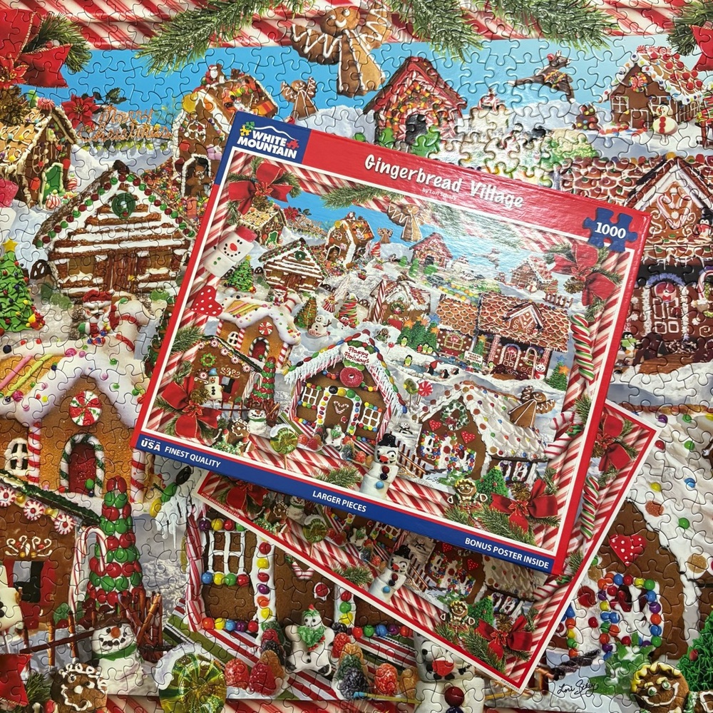 White mountain gingerbread village 1,000 piece Christmas puzzle